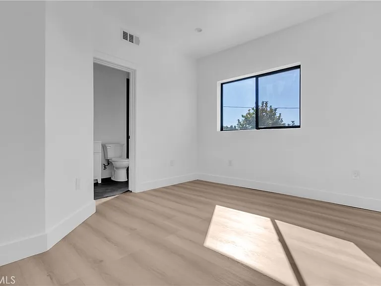 1571 Ricardo #2 — Photo 12