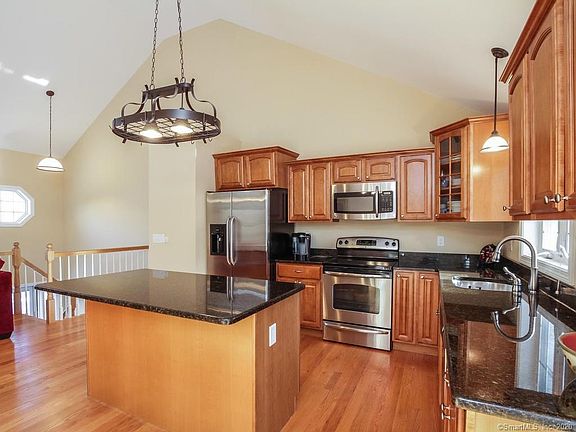 4th image of 47 Piper Ln