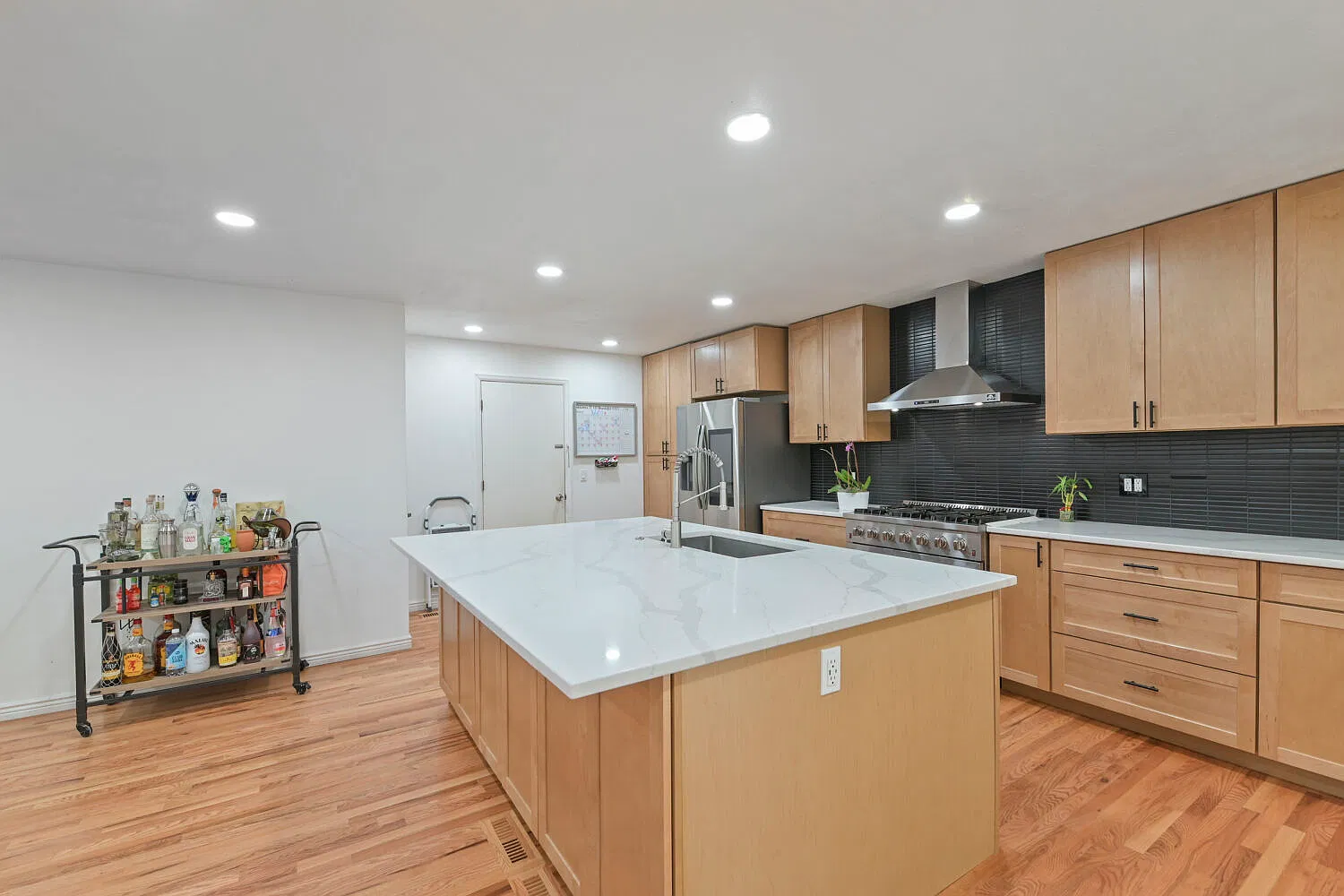 3 bed, 1242 sqft, $2,575 — Photo 2