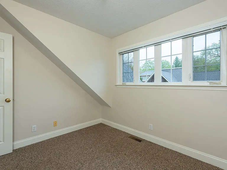 3 Teresa Way — Photo 32