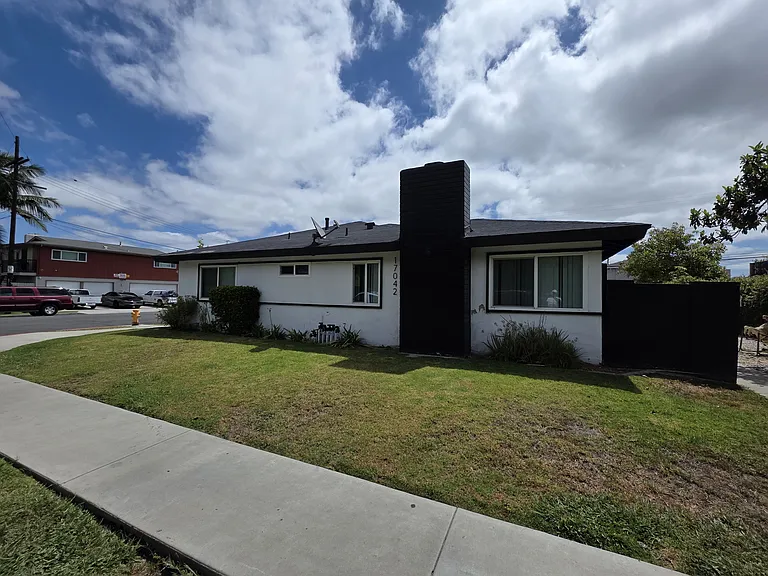 17042 Emerald Ln #A — Photo 2