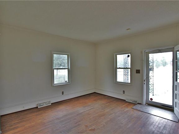 4th image of 1407 Bogart St