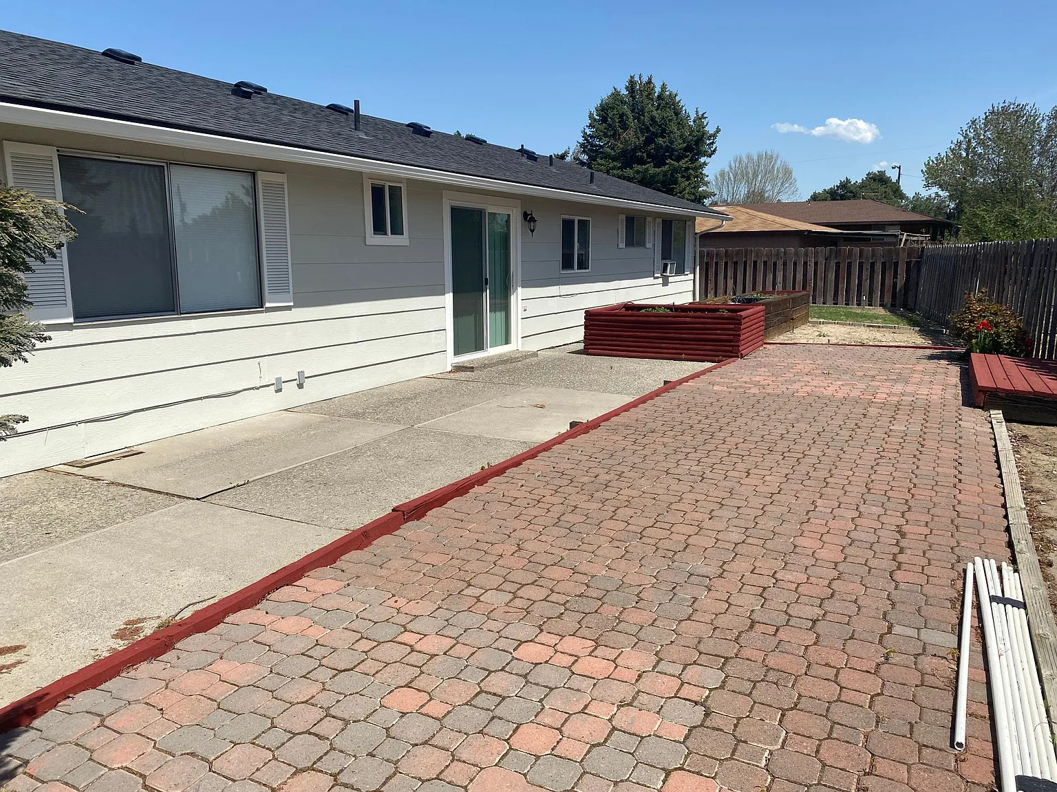 3 bed, 1252 sqft, $2,000 — Photo 2
