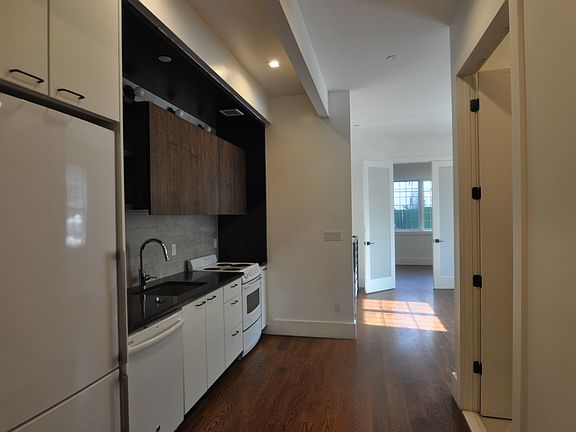 4th image of 136 Erasmus St APT 1C