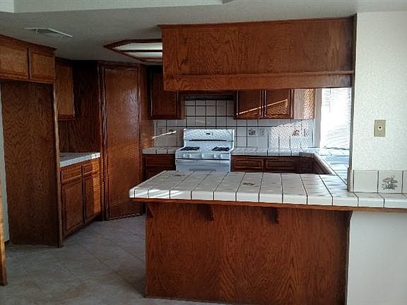 5th image of 10292 Cottonwood Ave
