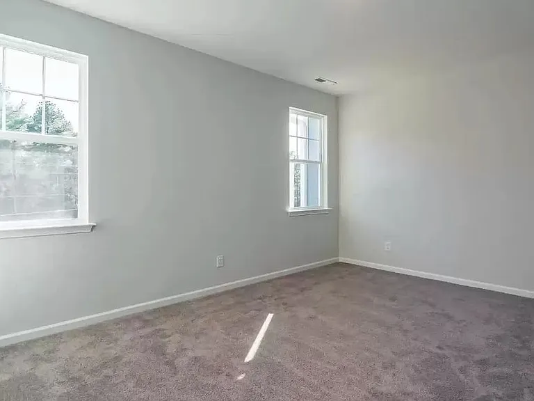 1009 Commack Dr — Photo 8