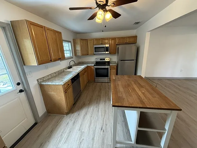 1360 Marshall Dr — Photo 5