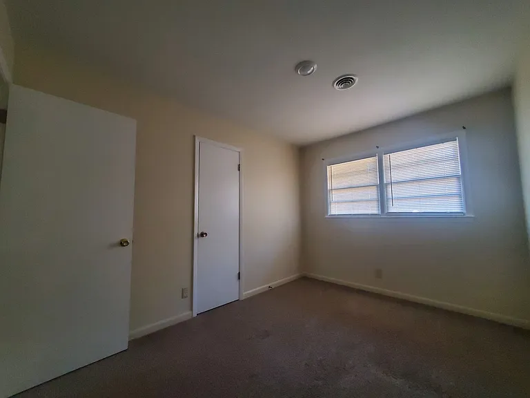 1606 Gibson St — Photo 4