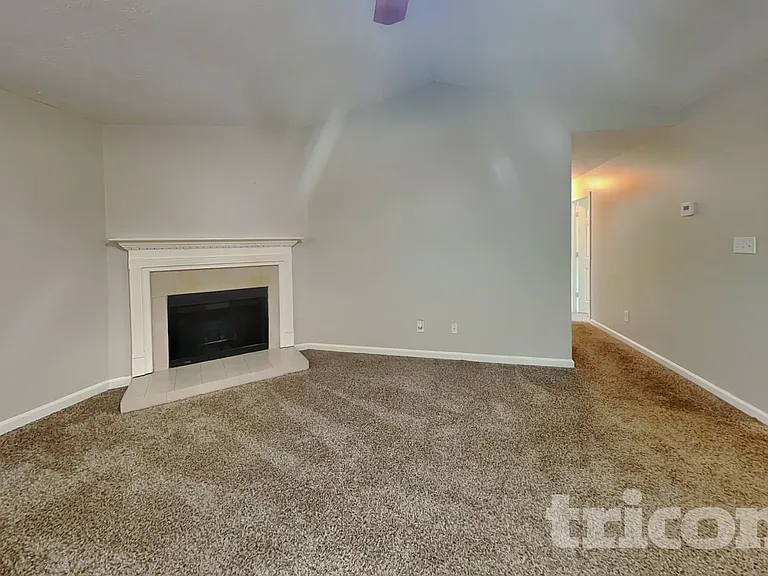 190 Fairclift Dr — Photo 3