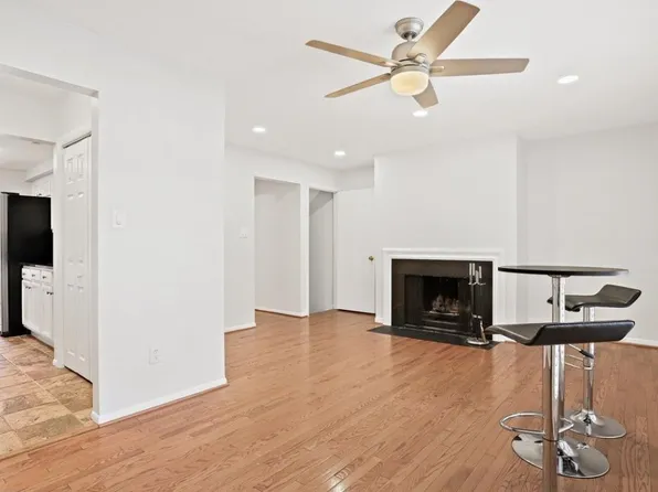 6360 Silver Ridge Cir, Alexandria, VA 22315
