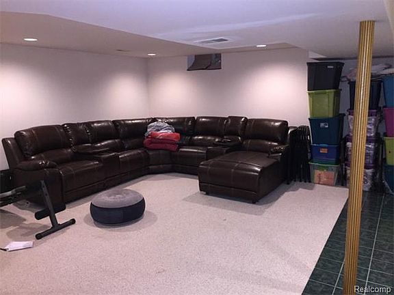 4th image of 39960 Finley Dr