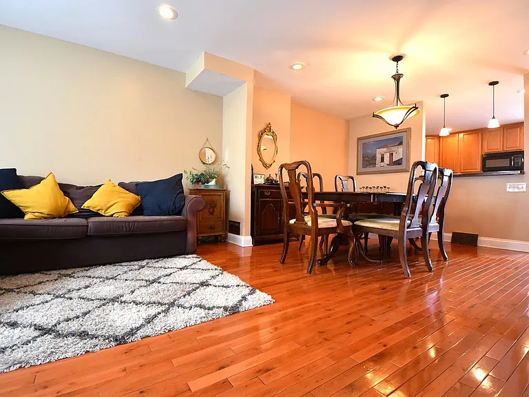 8018 Chelwynde Ave — Photo 20