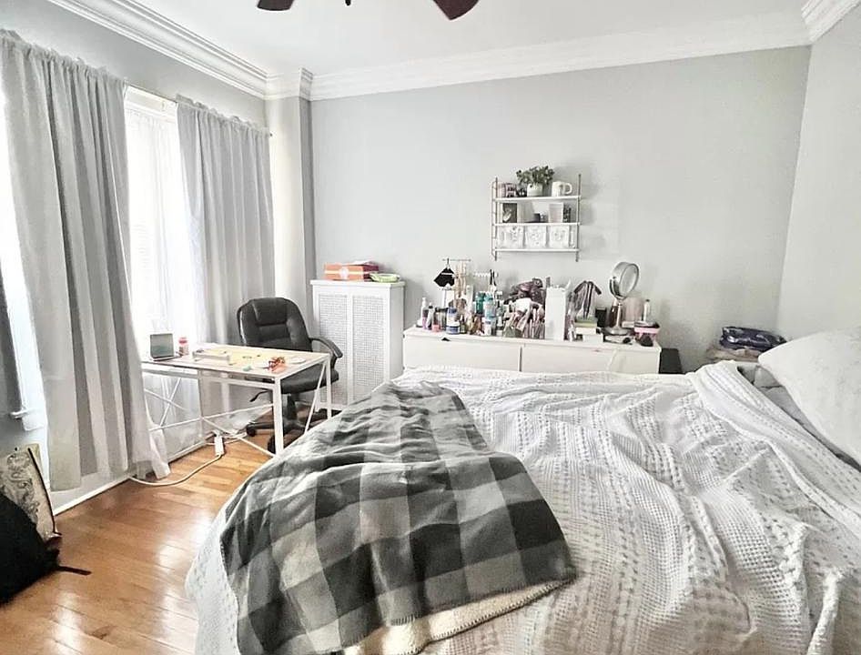 2nd image of 2404 N Clark St #1