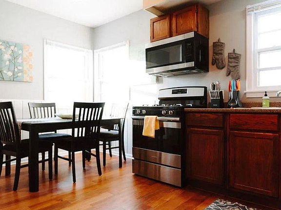 3rd image of 1915 Sharon Ave SE #1915