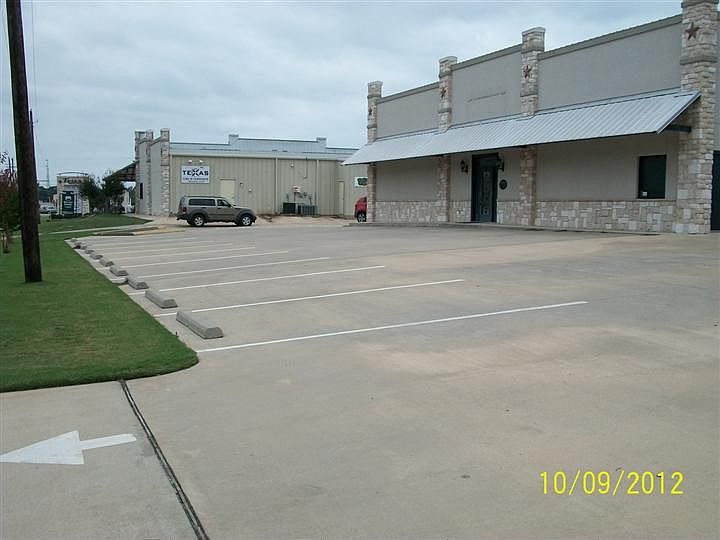 1st image of 305 N Collegiate Dr