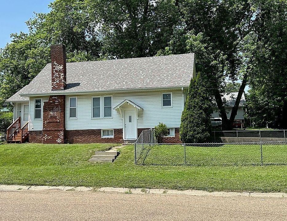 1st image of 1015 A Ave E