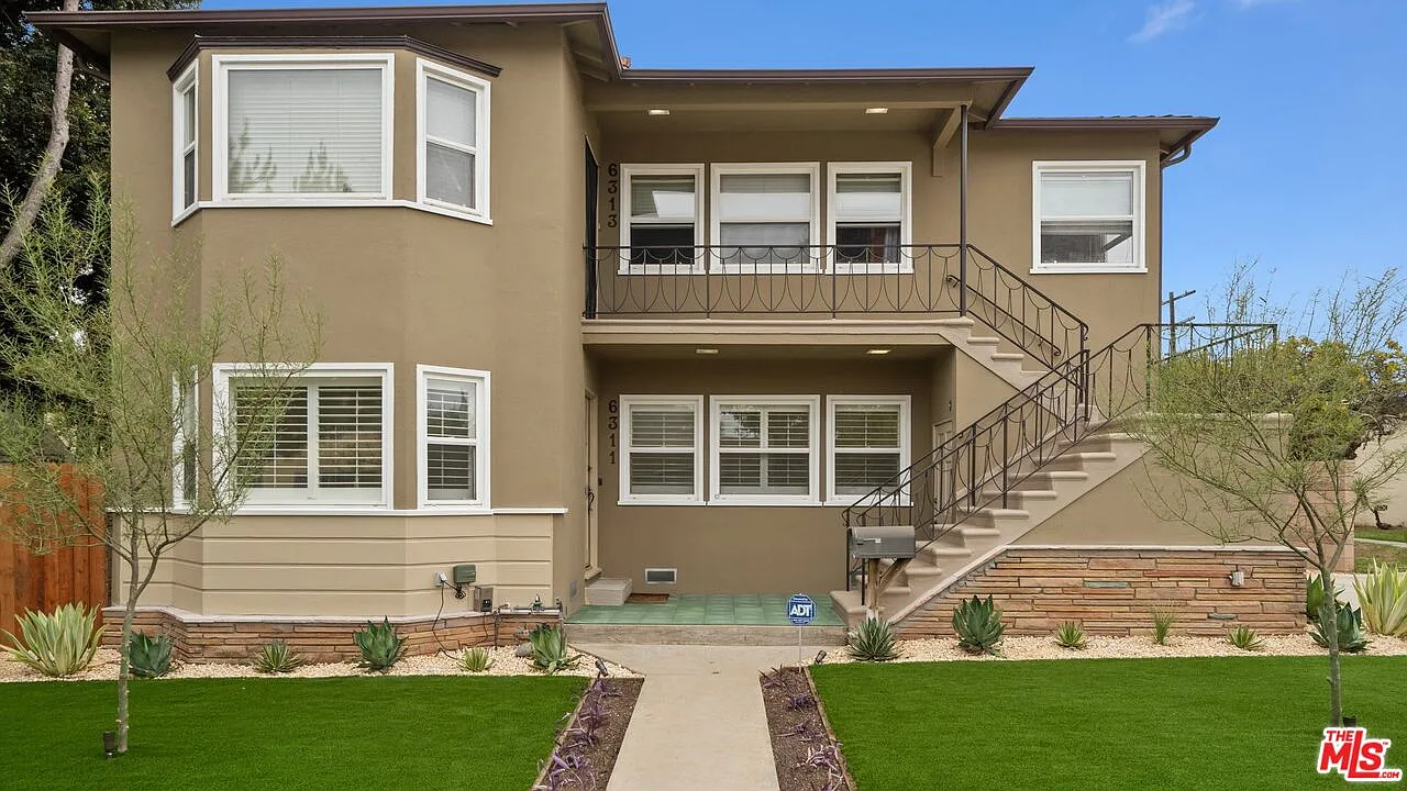 4 bed, 2.0 bath, 2802 sqft, $5,500 — Photo 2