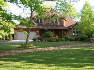 15558 E Country Meadows Rd, Mount Vernon, IL 62864