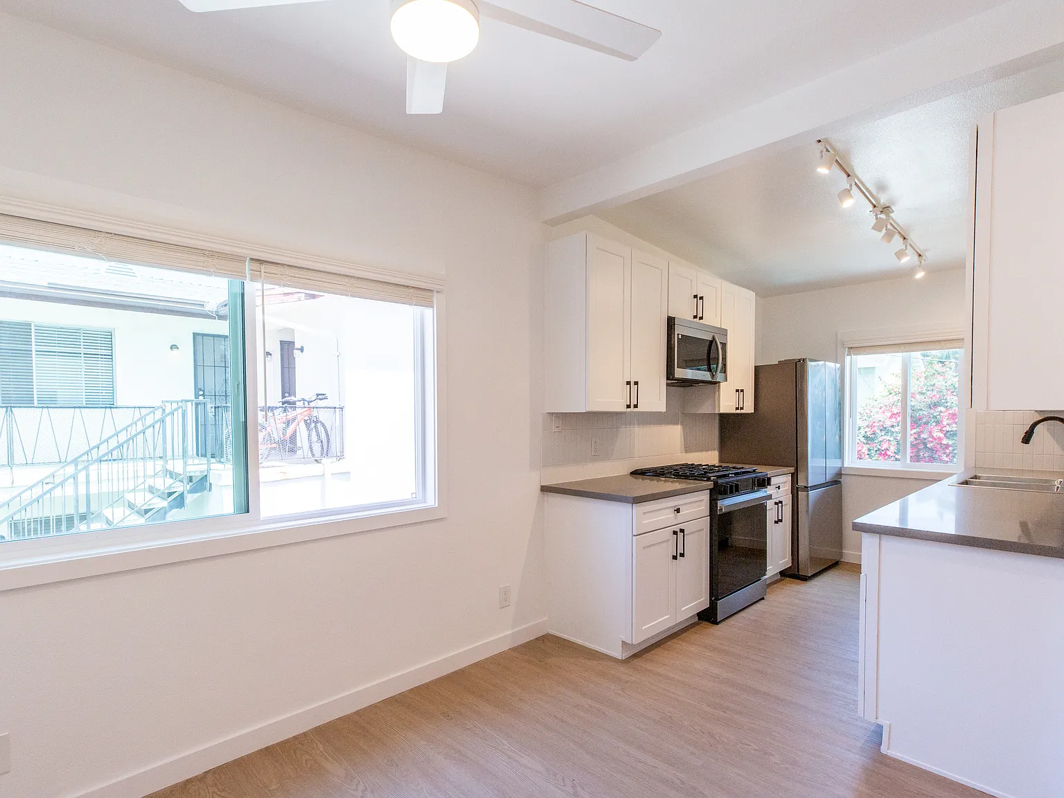 3 bed, 825 sqft, $3,795 — Photo 1