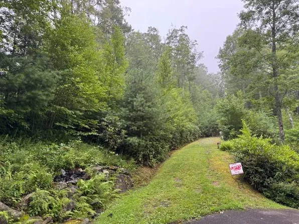 8 Royal Pines Dr, Newland, NC 28657