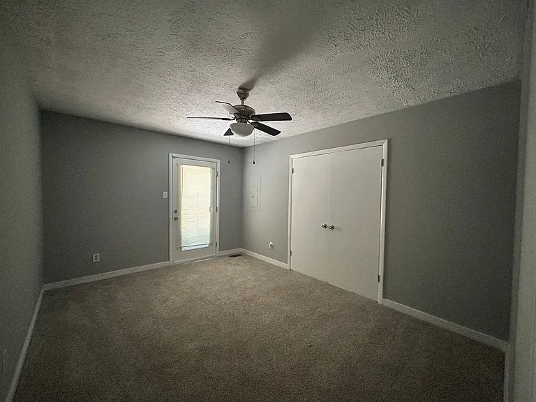 6466 Kelmscot Ct — Photo 20