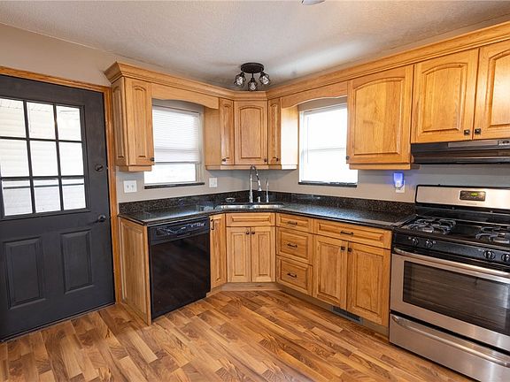 4th image of 405 Vance Ln