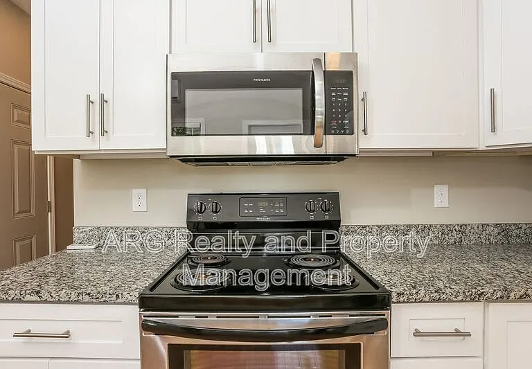 840 Smith St SW #A — Photo 6
