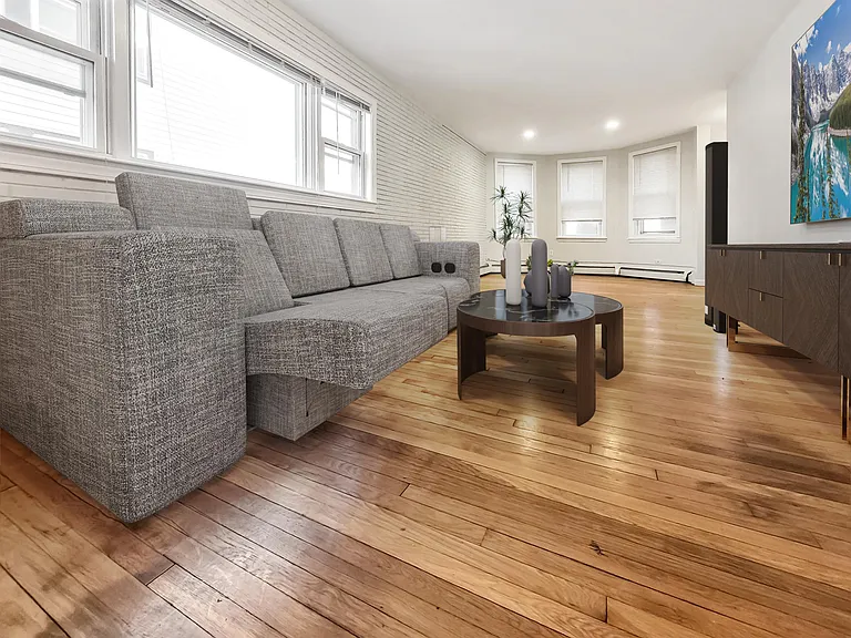 116 Gladstone St #2 — Photo 2