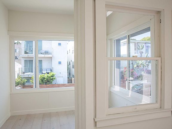 5th image of 42 Navy St #4