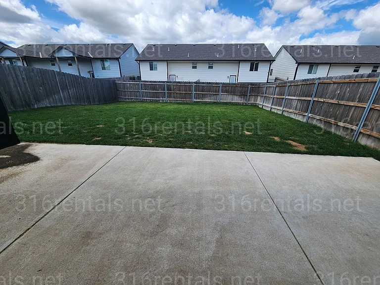 5267 N Toben Ct — Photo 3