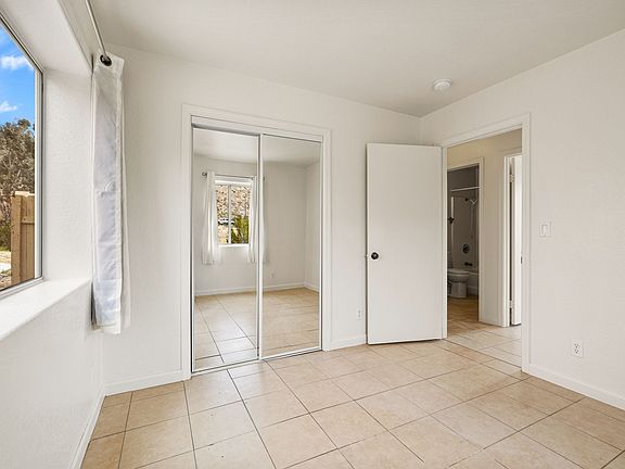 1st bedroom sliding closet