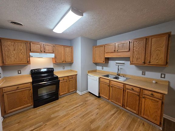 5th image of 109 Stanford Dr APT 10-A