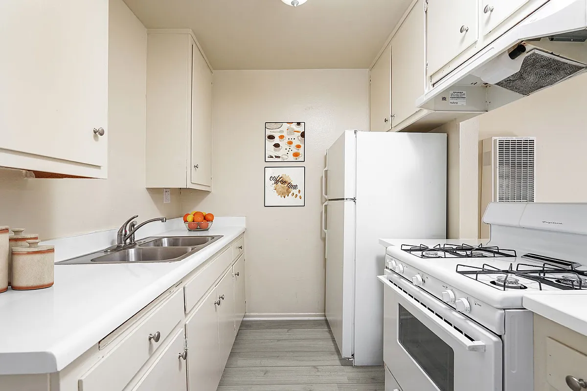 Building Photo - 530 N Wilson Ave #1