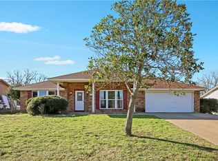 711 Crestview Dr, Kennedale, TX 76060
