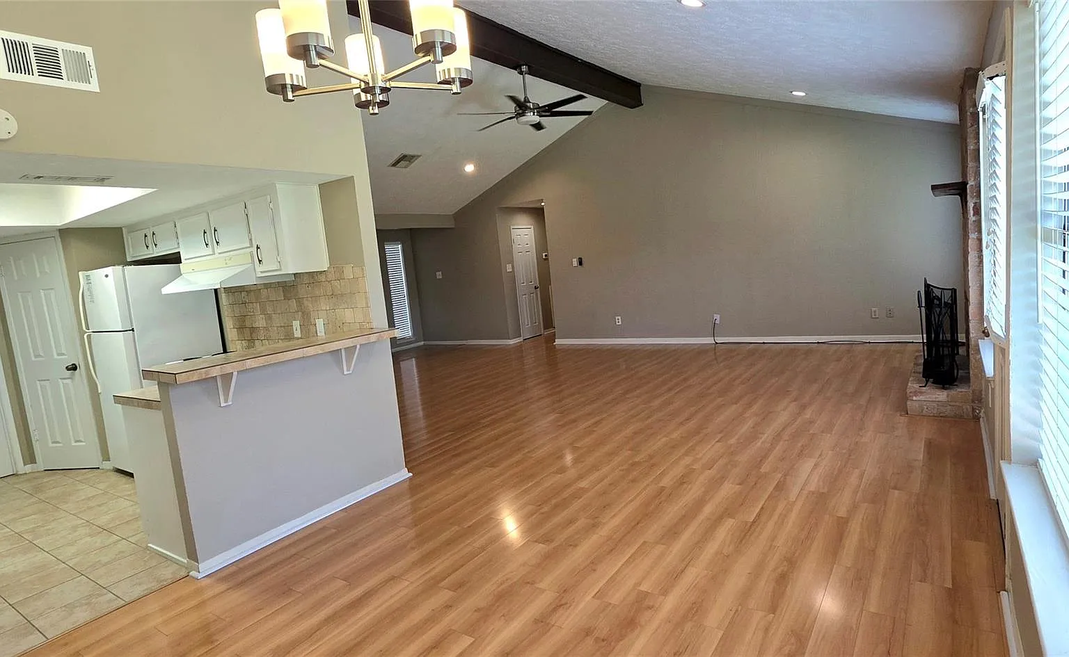 3 bed, 2.0 bath, 1728 sqft, $2,100 — Photo 4