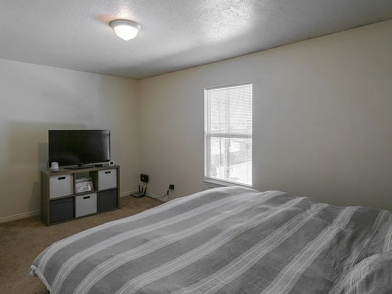 369 N Main St #4 — Photo 13