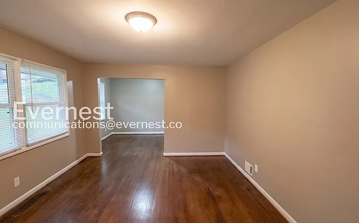 317 Westwood Dr — Photo 4