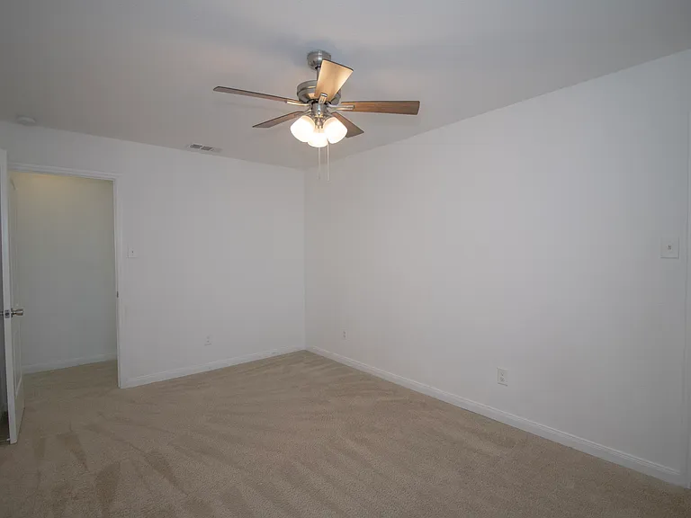 223 Magnolia Dr — Photo 14