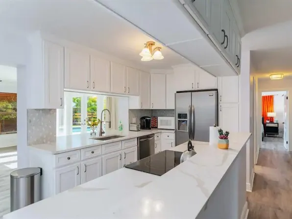 2521 NE 51st Street, Lighthouse Point, FL 33064