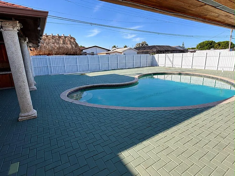 10955 SW 177th Ter — Photo 11