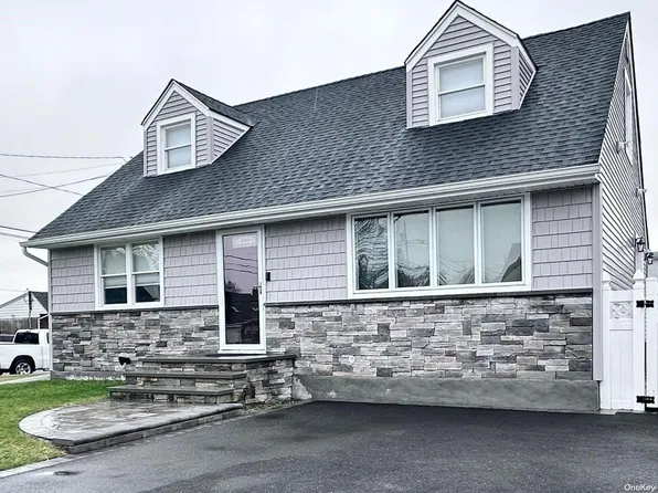 450 Berg Avenue, East Meadow, NY 11554