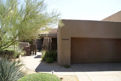 3 bed, 3.0 bath, 2420 sqft, $3,500 — Photo 2