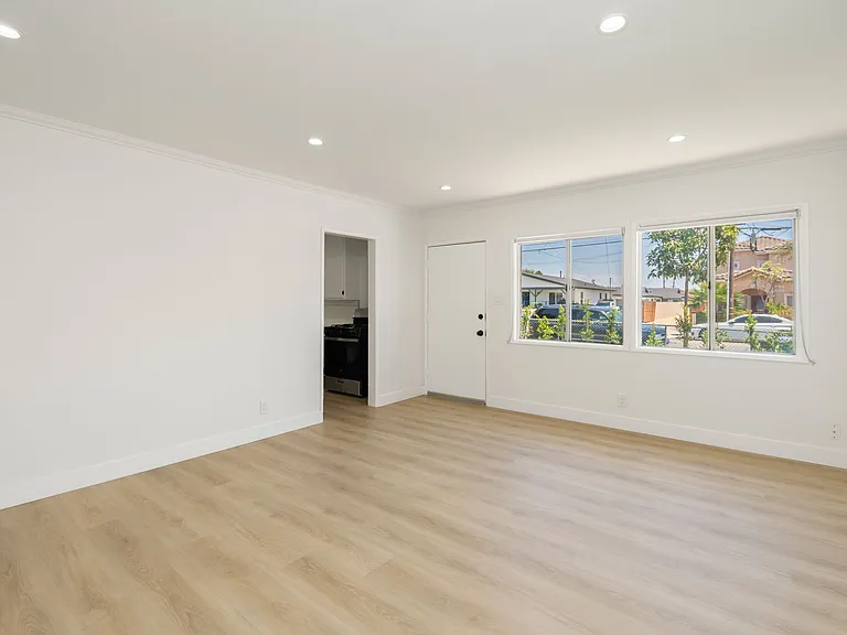 15301 Eastwood Ave - Standalone Home with Private Patio! — Photo 4