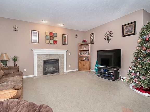 5th image of 38390 Loman Ct