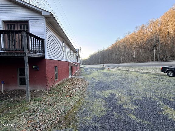 3rd image of 14229 Bull Run Rd