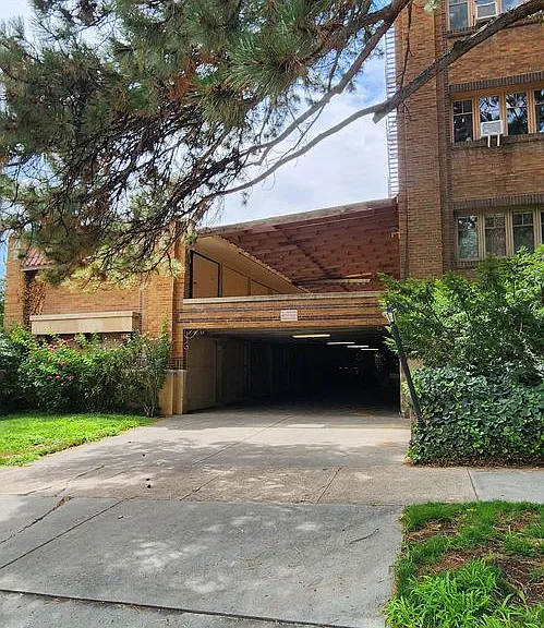 Pollyanna Apartments — Photo 14