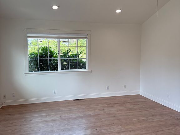 2nd image of 19014 Hickory St