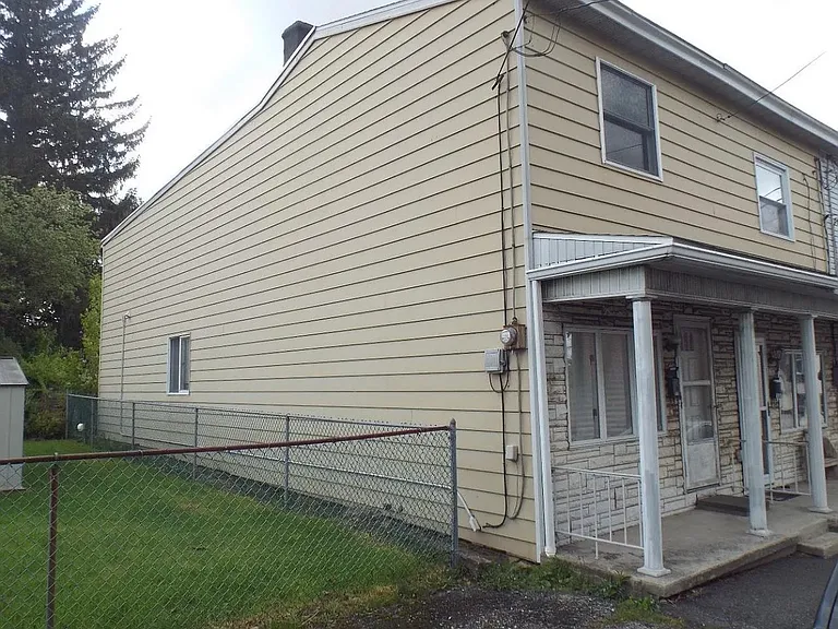 113 S Railroad Ave — Photo 2
