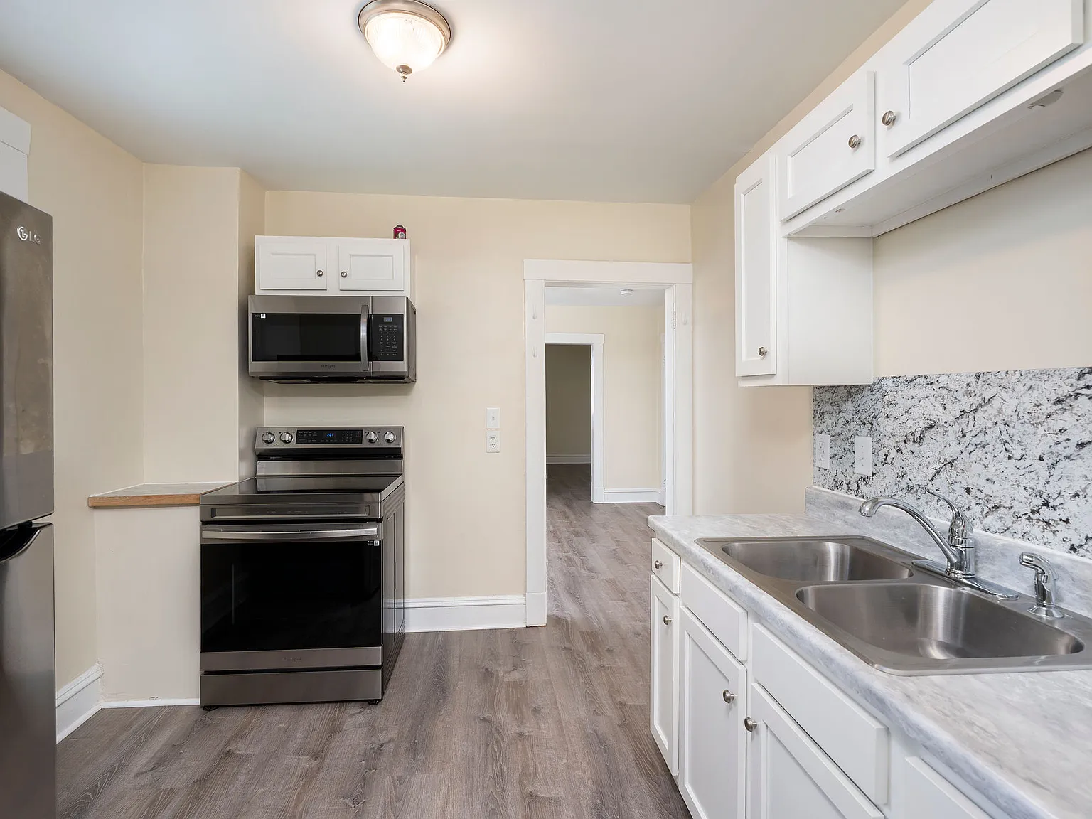 2 bed, 700 sqft, $1,250 — Photo 1