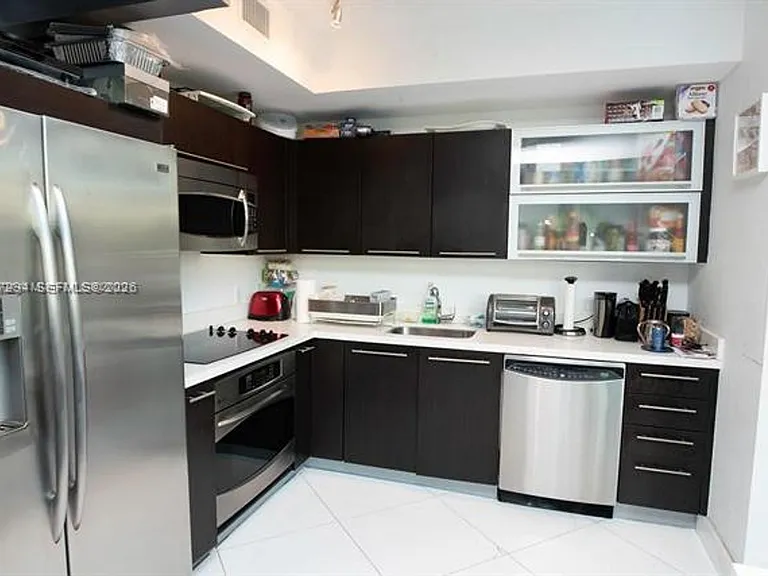 90 SW 3rd St #Townhouse 301 — Photo 12